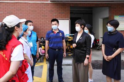 暖心慰問，情系“疫”線，堅(jiān)決筑牢疫情防控嚴(yán)密防線——蛇口人民醫(yī)院在行動